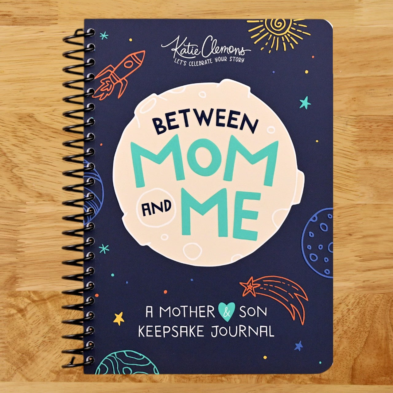 Between Mom and Me: A Guided Journal for Mother and Son (Journals for Boys, motherhood books)