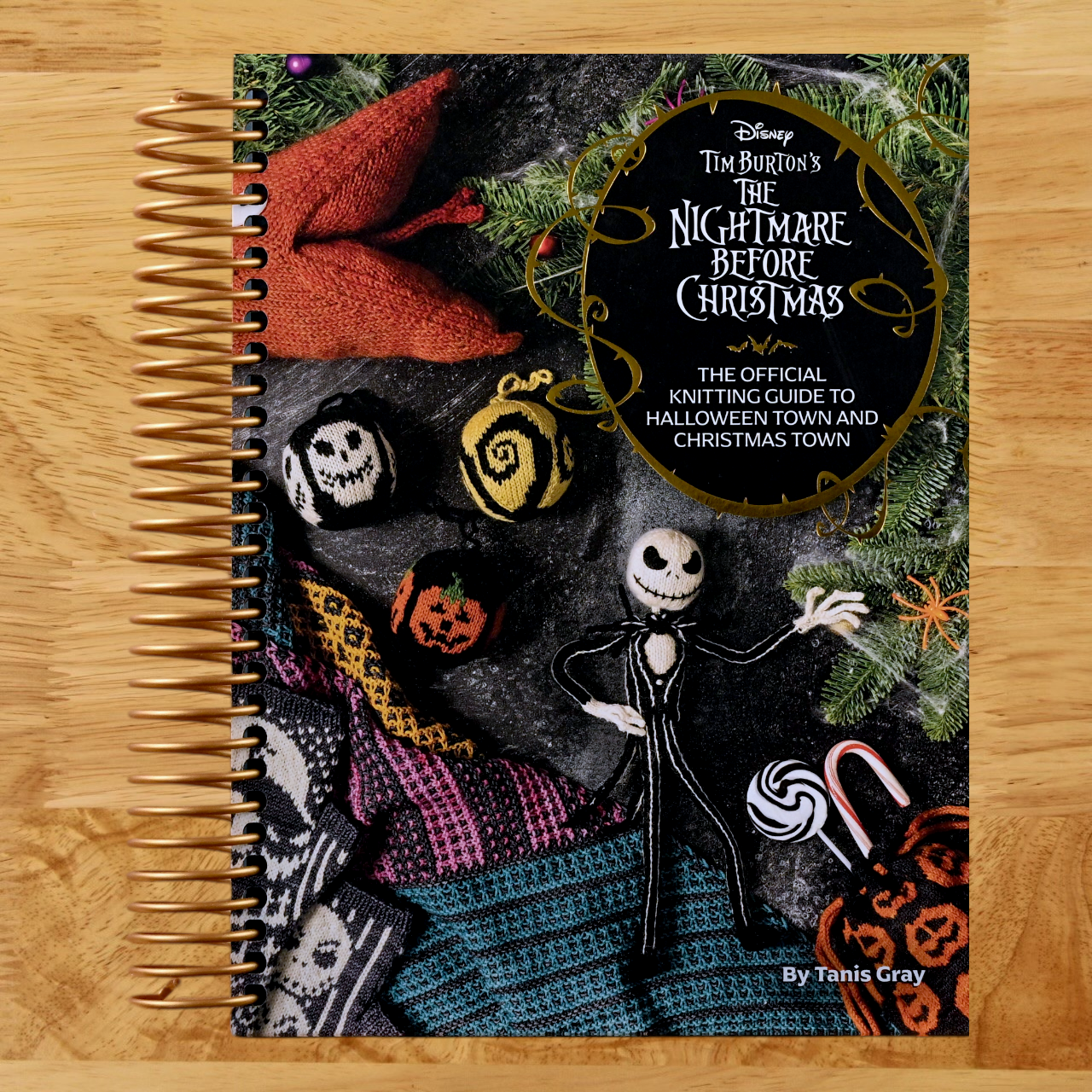 Disney Tim Burton's The Nightmare Before Christmas: The Official Knitting Guide to Halloween Town and Christmas Town (Spiral bound) Happy Coil spiral bound book