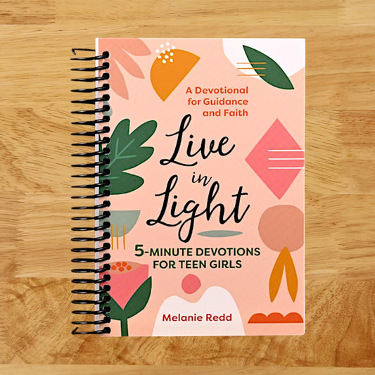 Live in Light: 5-Minute Devotions for Teen Girls (Inspirational Devotional for Teen Girls)