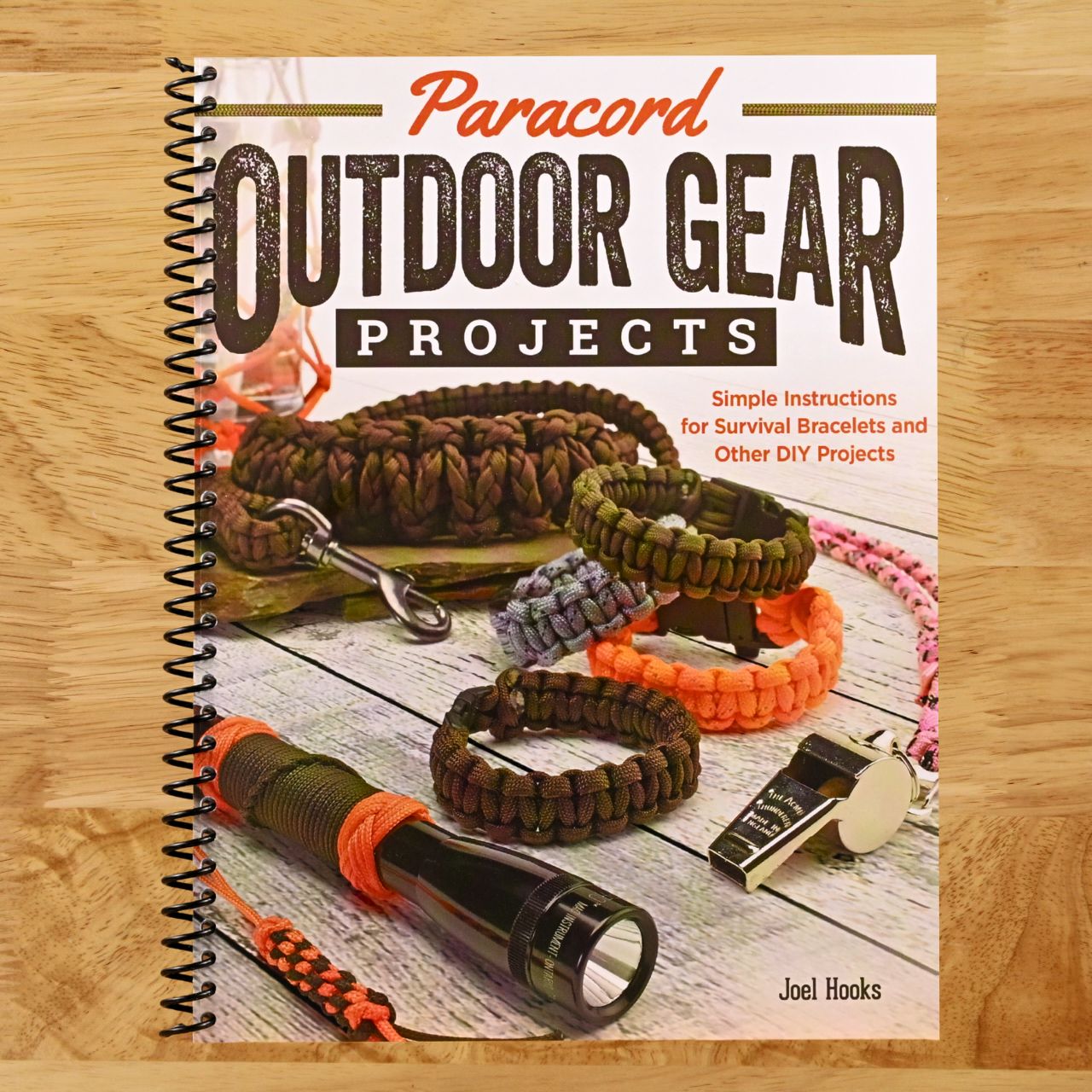 Paracord Outdoor Gear Projects: Simple Instructions for Survival Bracelets and Other DIY Projects (Fox Chapel Publishing) 12 Easy Lanyards, Keychains, and More using Parachute Cord for Ropecrafting (Spiral bound) Happy Coil spiral bound book