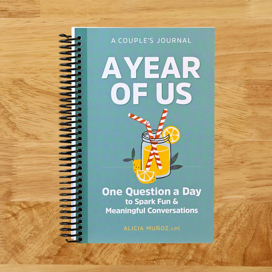 A Year of Us: A Couple's Journal: One Question a Day to Spark Fun and Meaningful Conversations (Question a Day Couple's Journal)