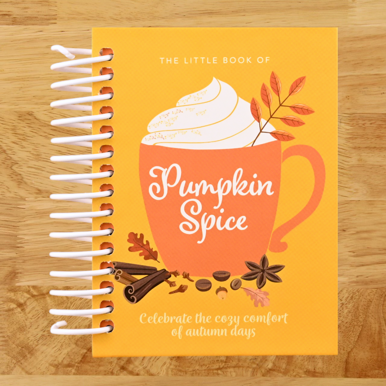 The Little Book of Pumpkin Spice: Celebrate the cozy comfort of autumn days (The Ultimate Fan Book)