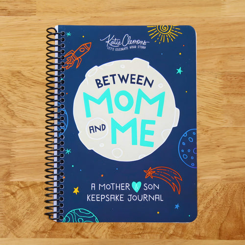 Between Mom and Me: A Guided Journal for Mother and Son (Journals for Boys, motherhood books)