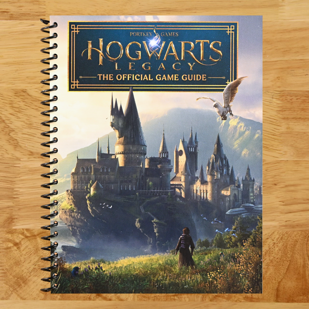Hogwarts Legacy: The Official Game Guide (Companion Book) (Portkey Games)   (Spiral bound)